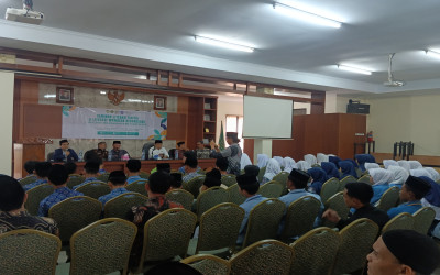 SEMINAR LITERASI PELAJAR MADRASAH TSANAWIYAH TINGKAT KABUPATEN TASIKMALAYA : GERLIP DORONG PESERTA UNTUK BERKARYA DAN BERPRESTASI